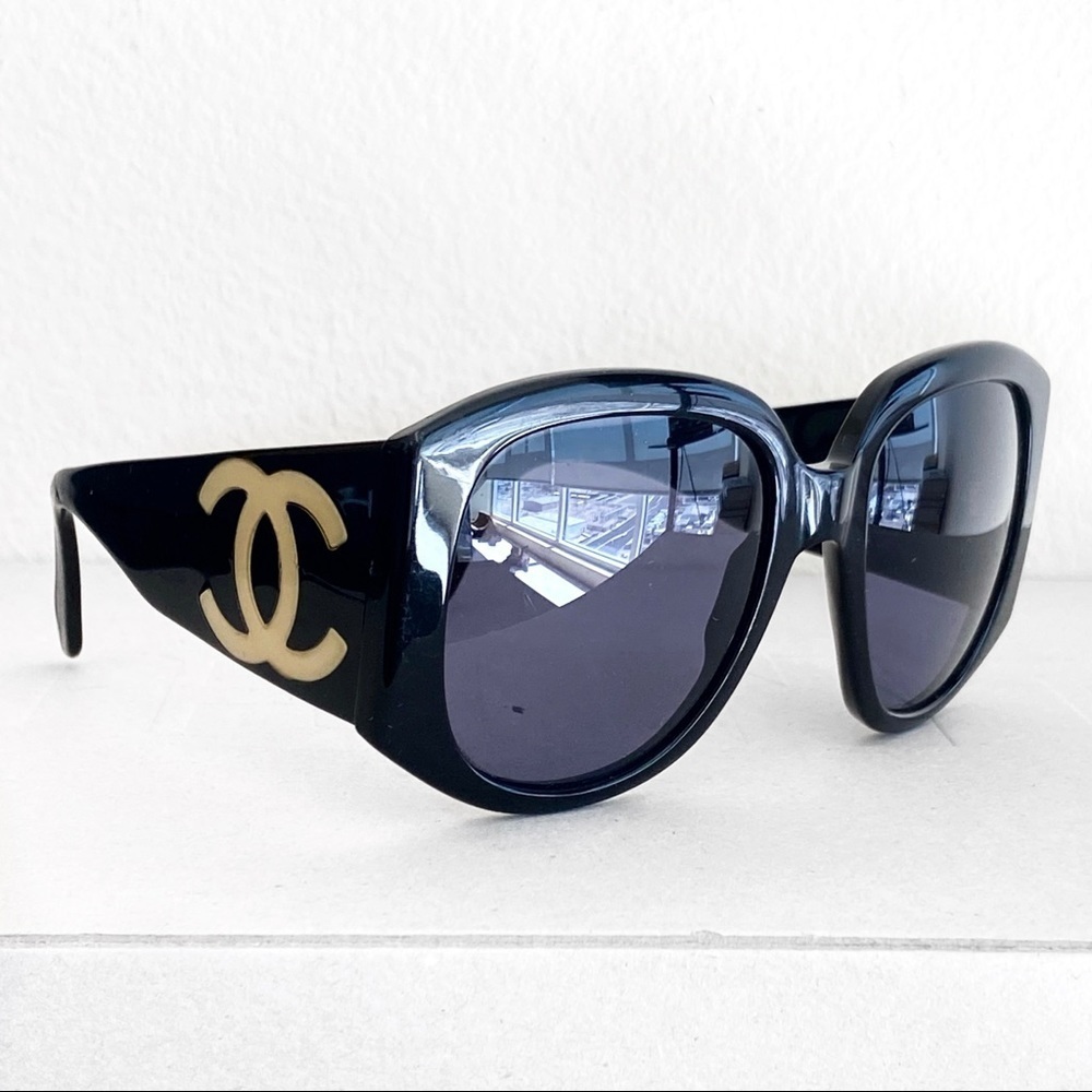 CHANEL Vintage 1990‘s Oversized Runway Sunglasses - Picture 9 of 12